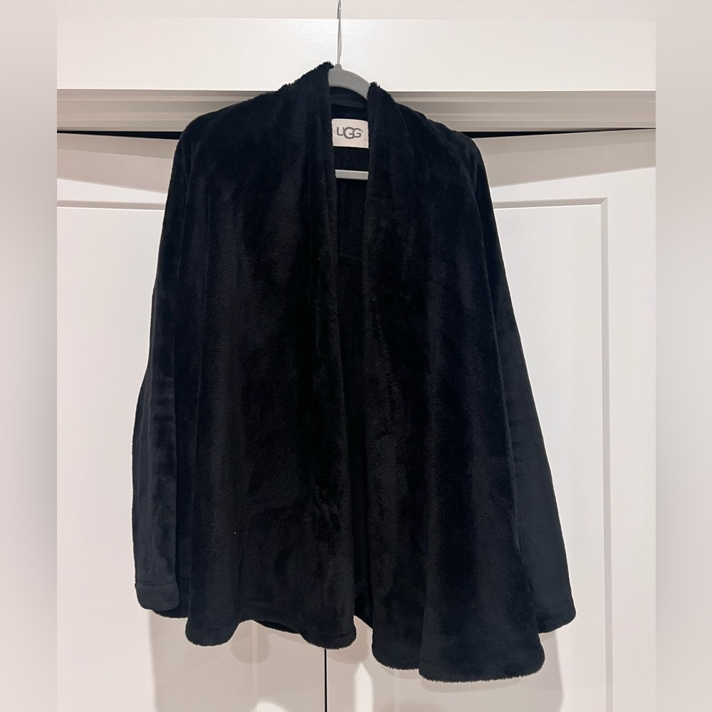 Ugg Fleece Wrap - size medium